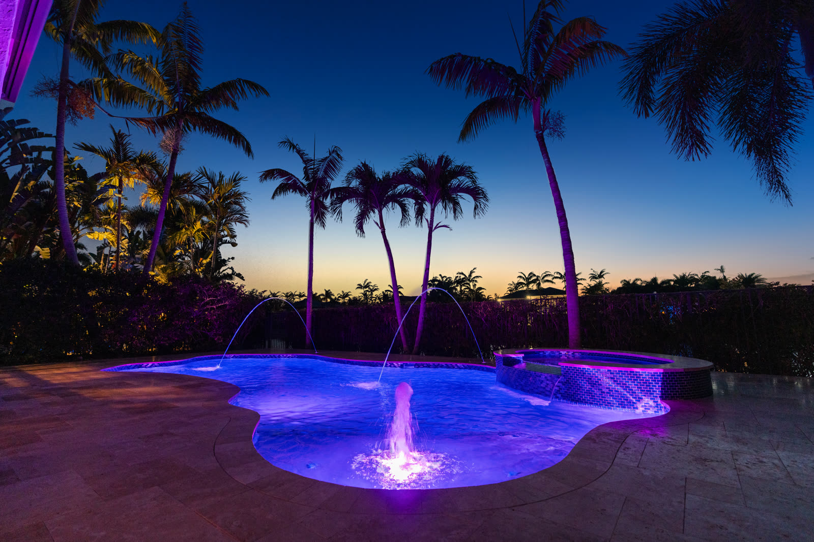 Laminar Jets with Stone Decking