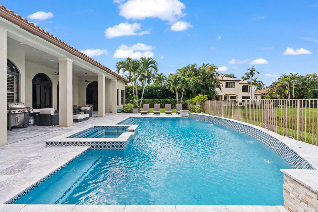 Luxury Pool & Spa