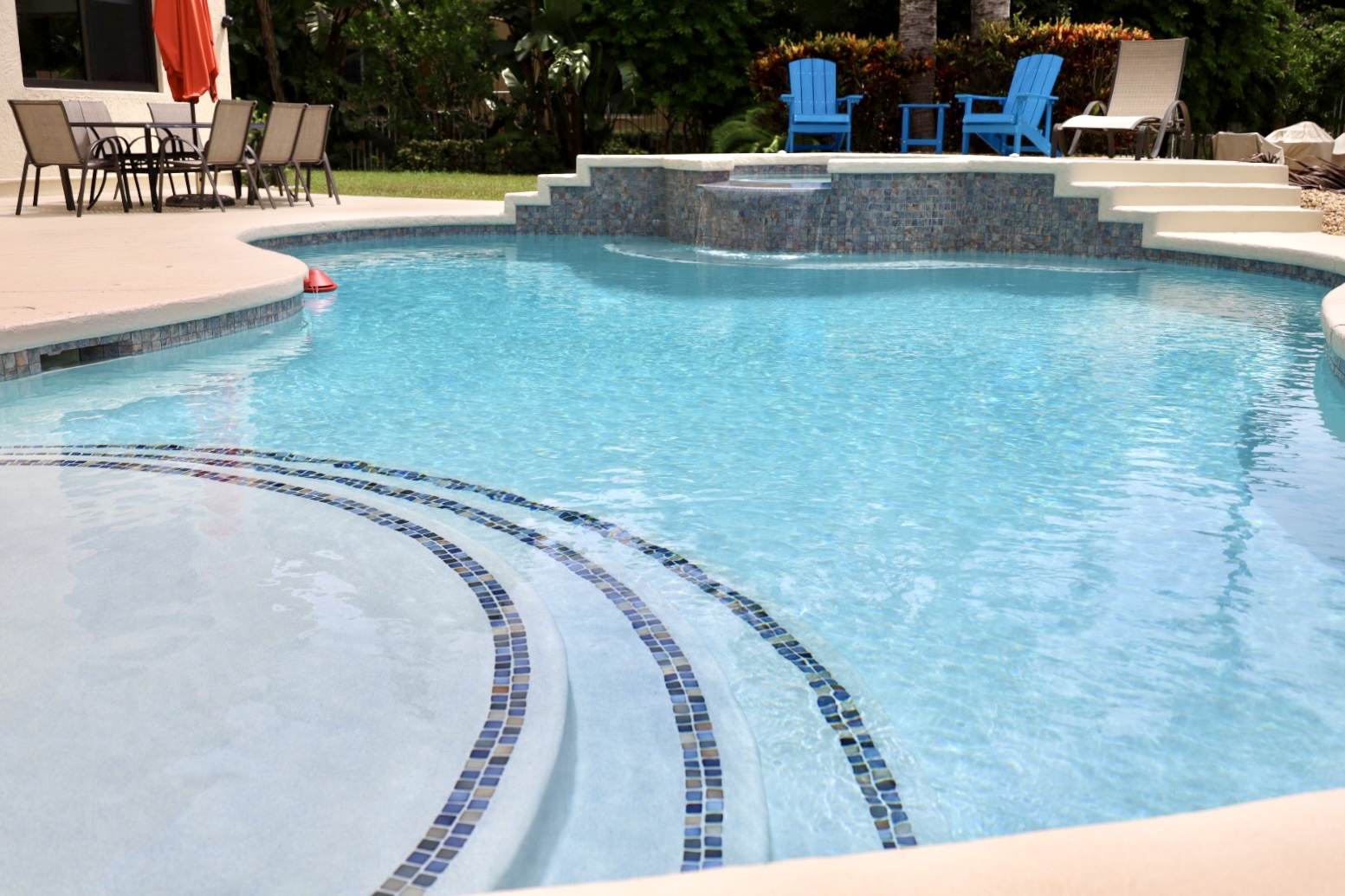 Pool with Raised Spa